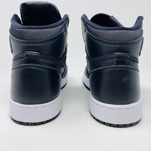 Jordan Women’s 1 Retro High OG - Picture 3 of 6